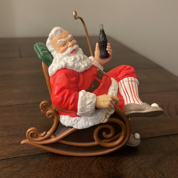 Vintage Hallmark Coca-Cola Taking a Break Ornament 1997 - Picture 5 of 7